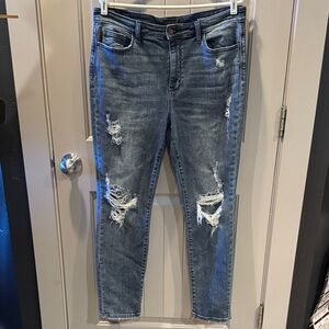 Judy Blue Distressed boyfriend fit Jeans - Blue